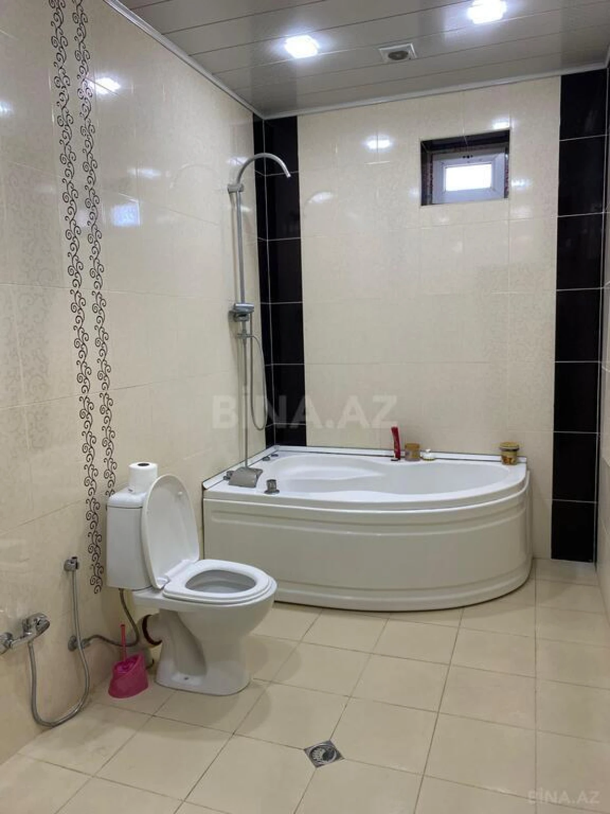 Satılır 6 otaqlı həyət evi 330 m²