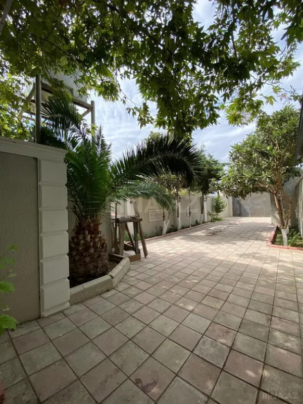 Satılır 6 otaqlı həyət evi 330 m²