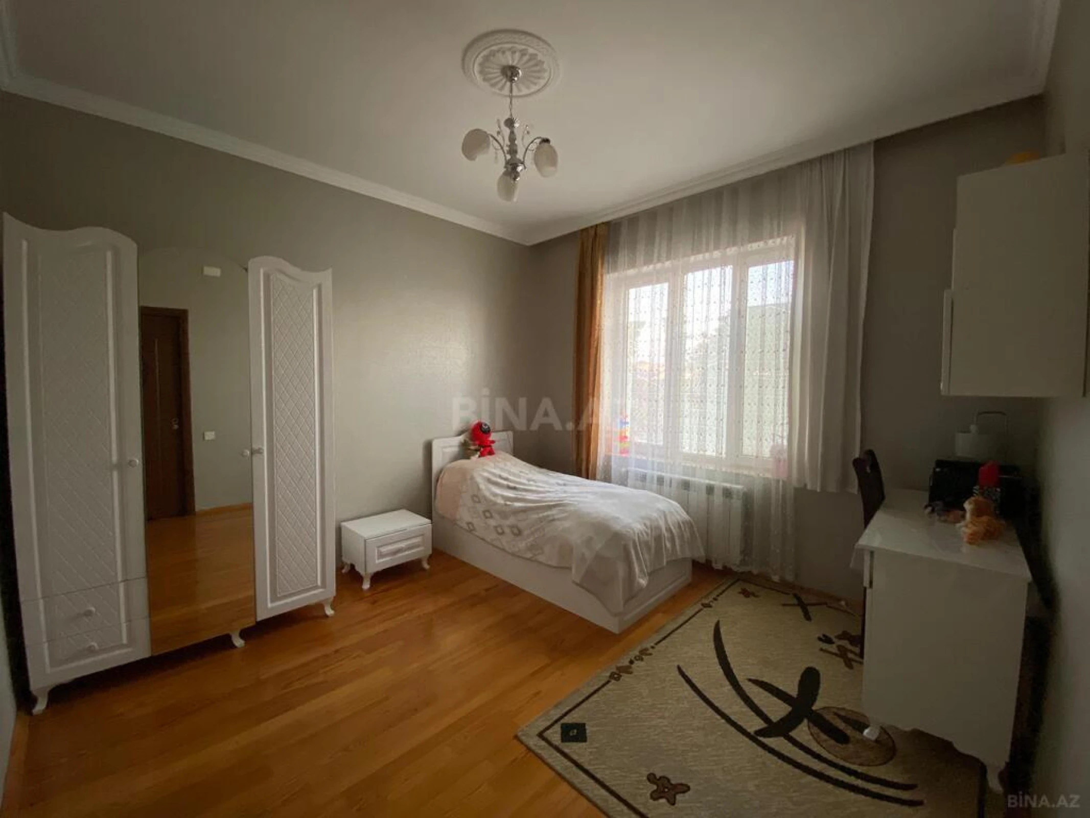 Satılır 6 otaqlı həyət evi 330 m²
