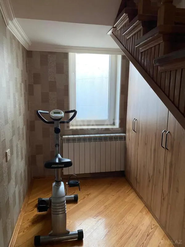 Satılır 6 otaqlı həyət evi 330 m²