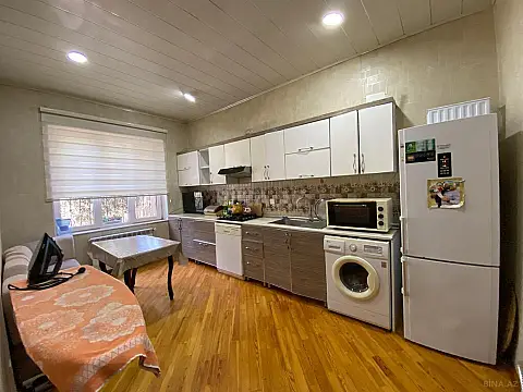 Satılır 6 otaqlı həyət evi 330 m²