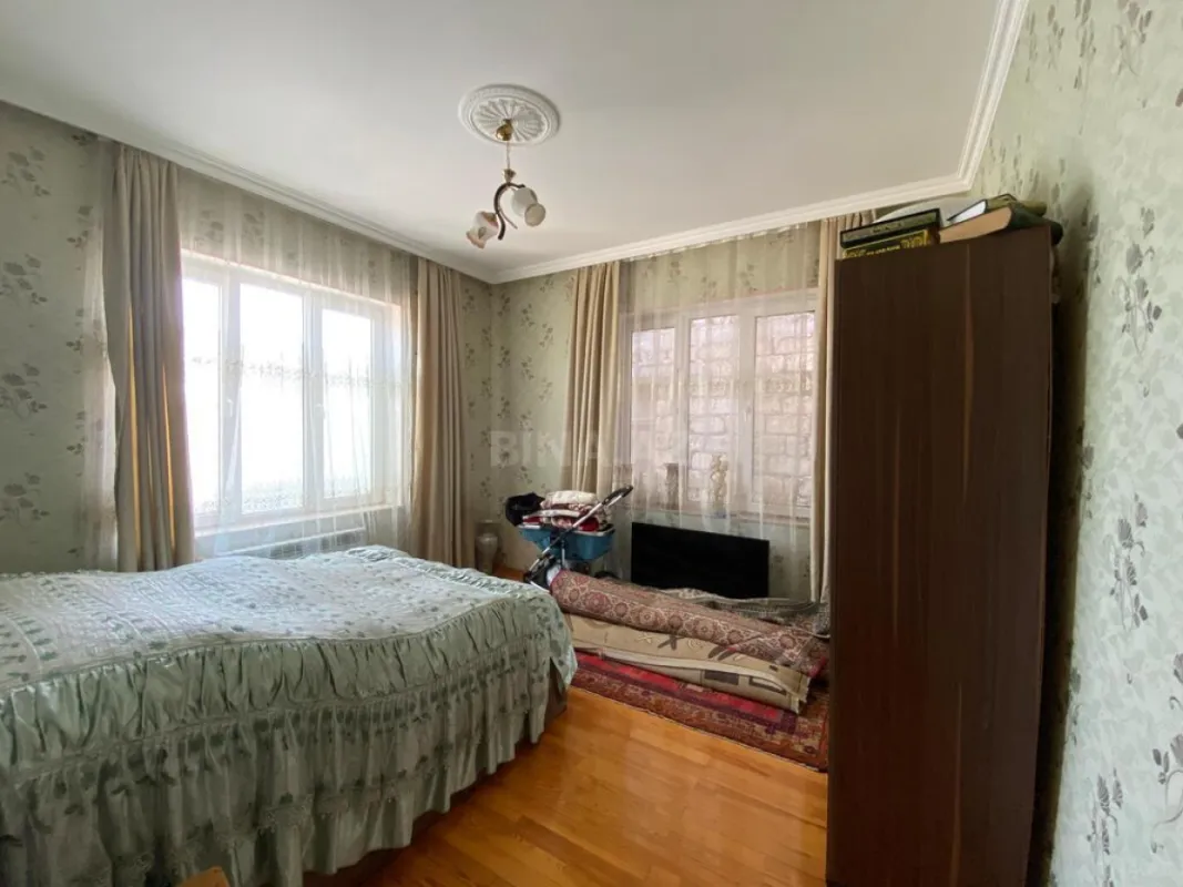 Satılır 6 otaqlı həyət evi 330 m²