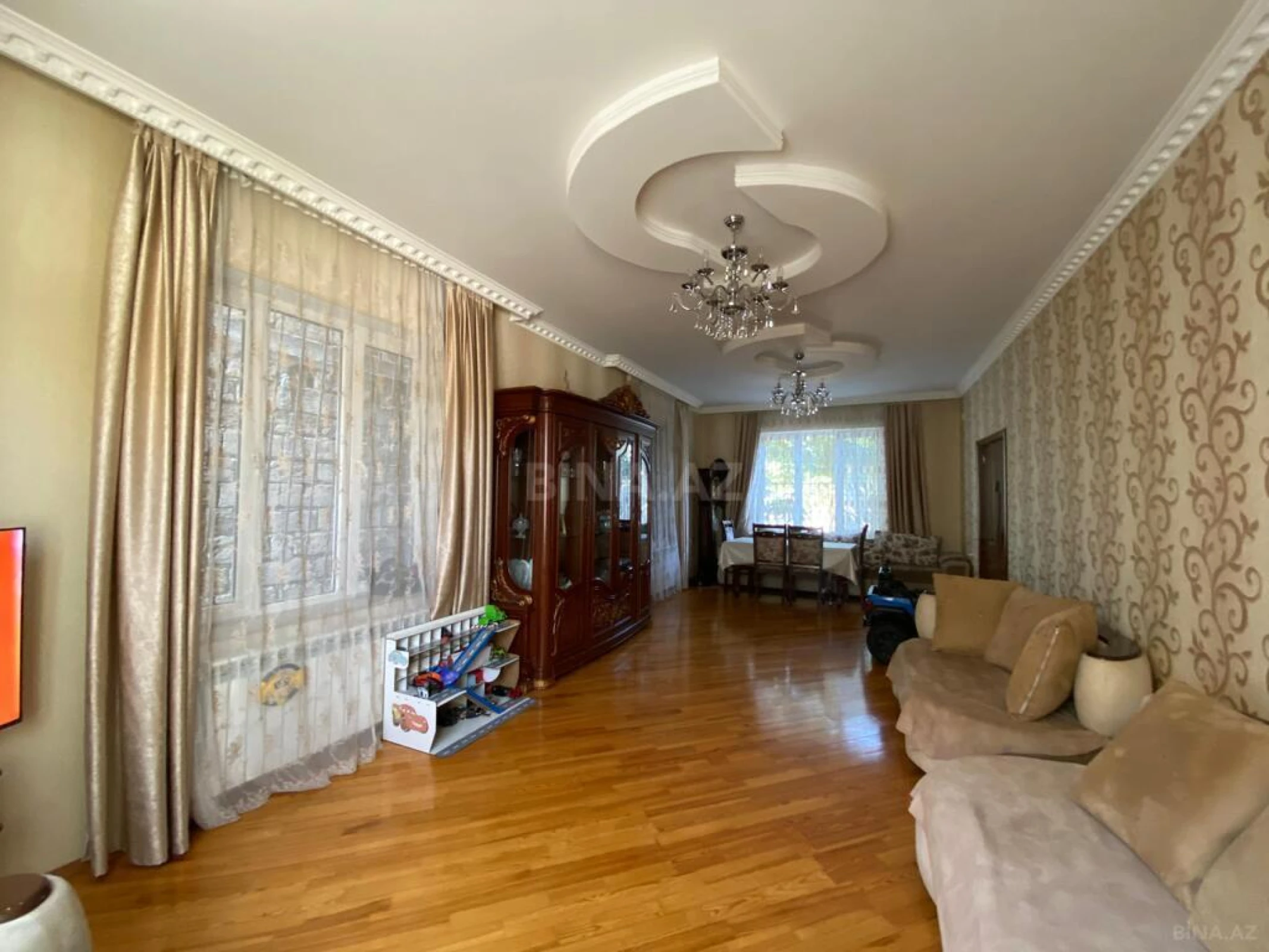 Satılır 6 otaqlı həyət evi 330 m²