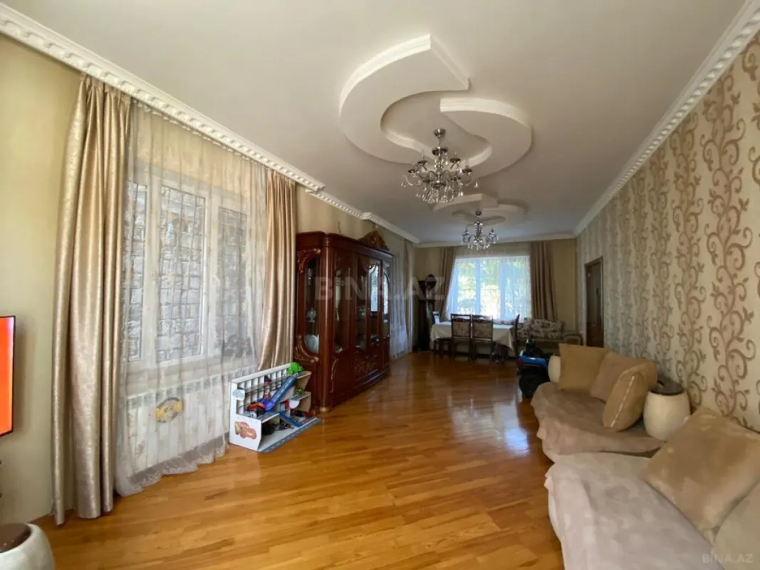 Satılır 6 otaqlı həyət evi 330 m²