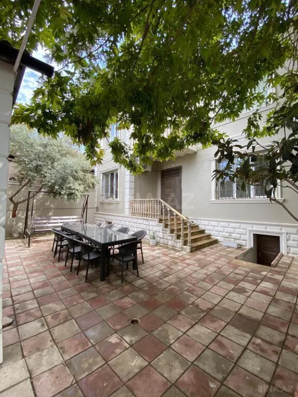 Satılır 6 otaqlı həyət evi 330 m²