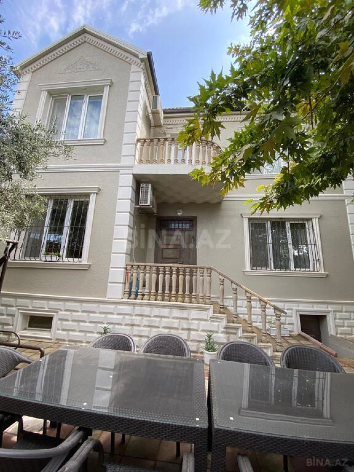 Satılır 6 otaqlı həyət evi 330 m²