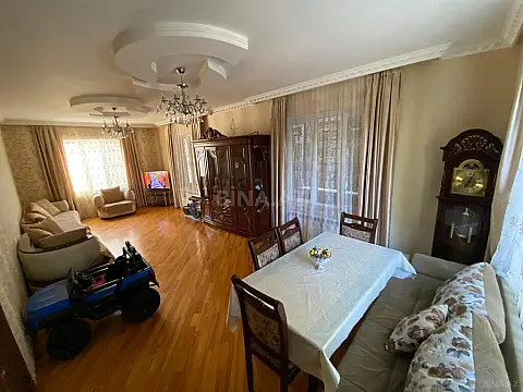 Satılır 6 otaqlı həyət evi 330 m²
