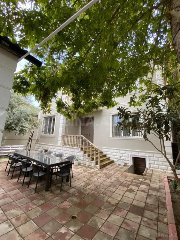 Satılır 6 otaqlı həyət evi 330 m²