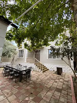 Satılır 6 otaqlı həyət evi 330 m²