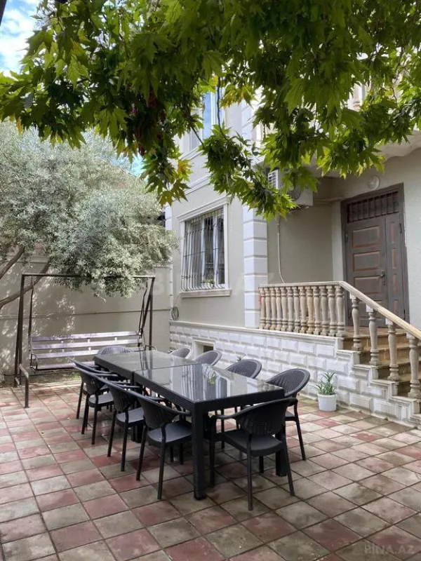 Satılır 6 otaqlı həyət evi 330 m²