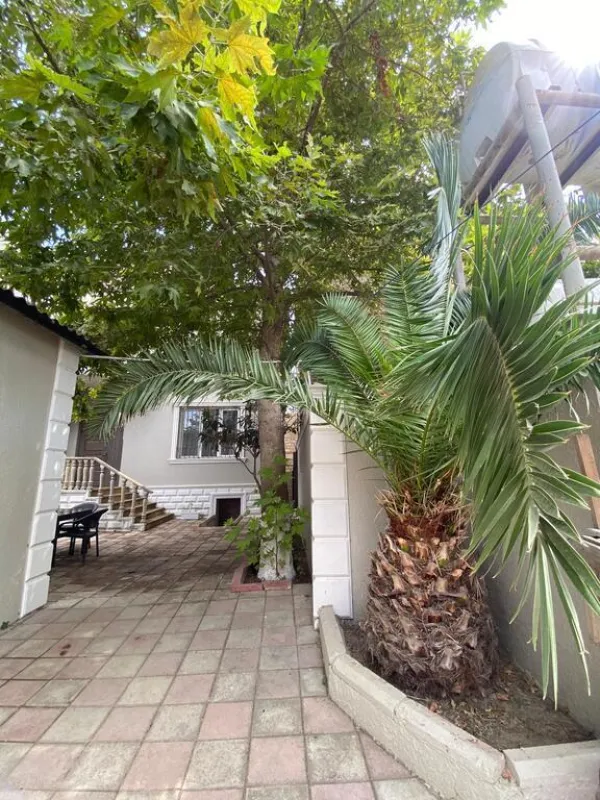 Satılır 6 otaqlı həyət evi 330 m²