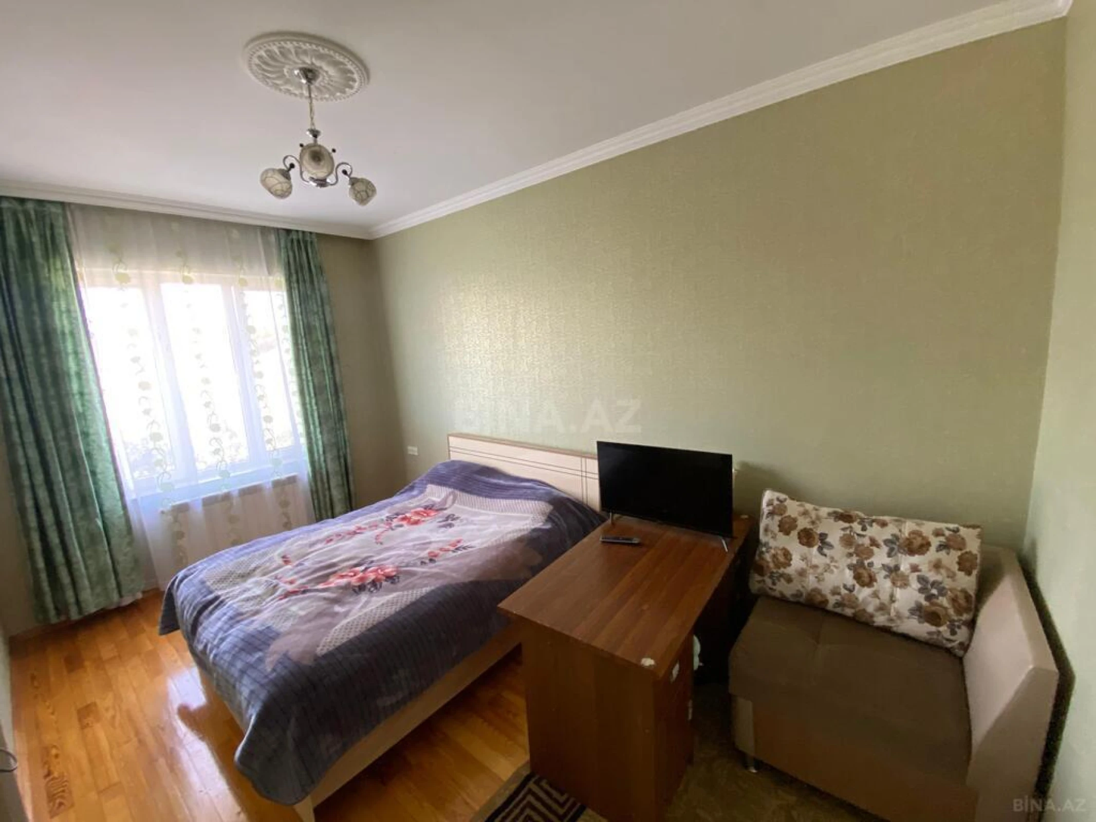 Satılır 6 otaqlı həyət evi 330 m²
