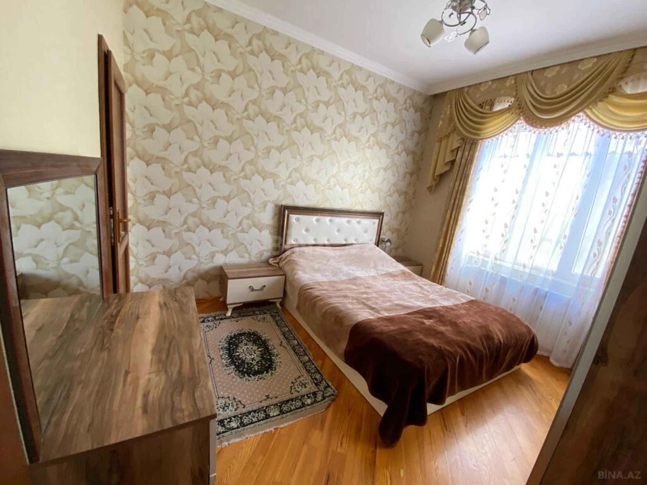 Satılır 6 otaqlı həyət evi 330 m²