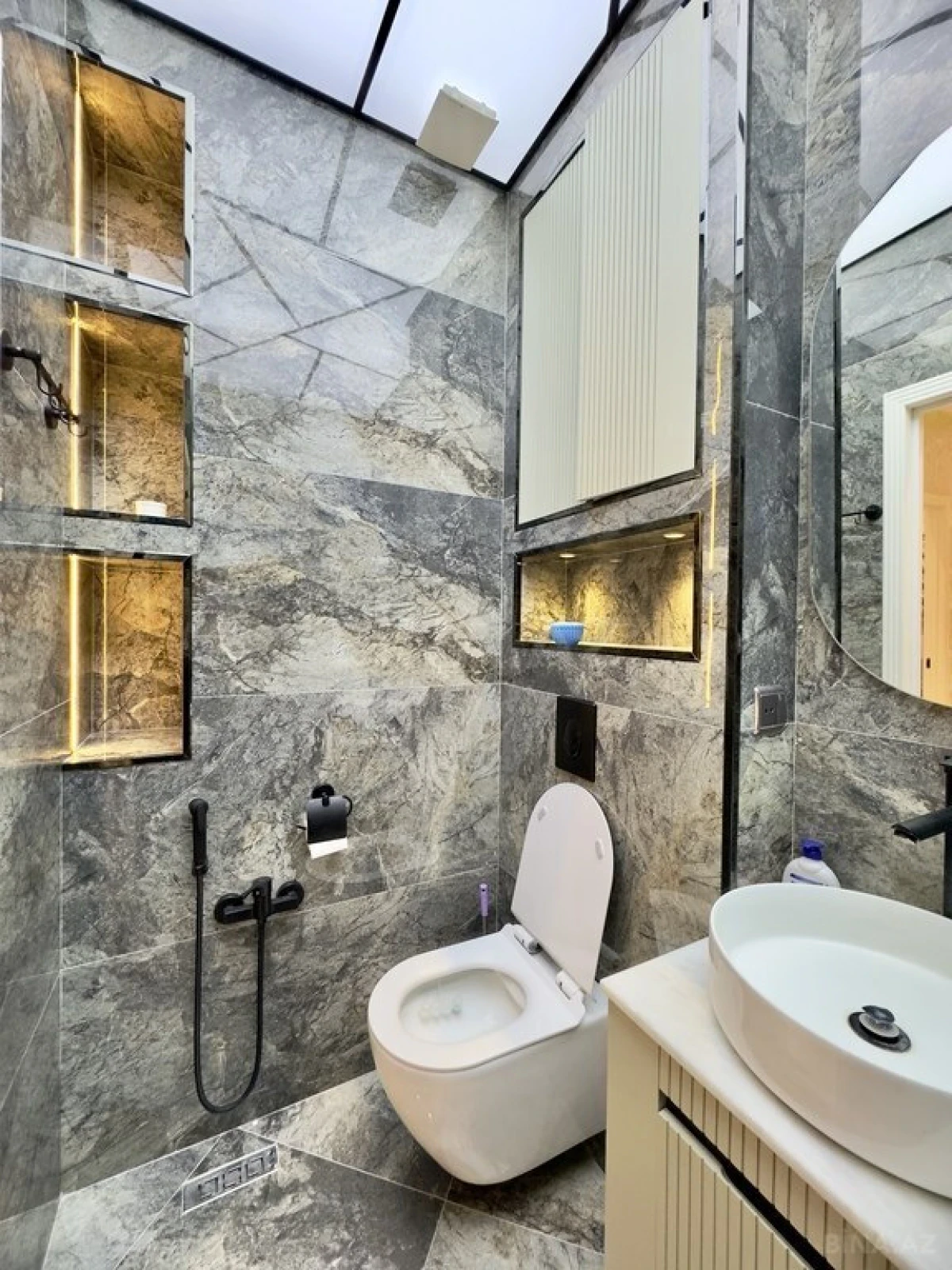 Kirayə verilir 2 otaqlı mənzil 60 m²