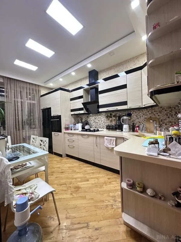 Satılır 3 otaqlı mənzil 110 m²