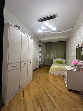 Satılır 3 otaqlı mənzil 110 m²