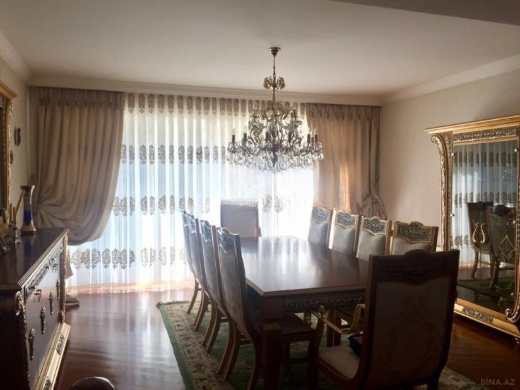 Satılır 8 otaqlı həyət evi 500 m²