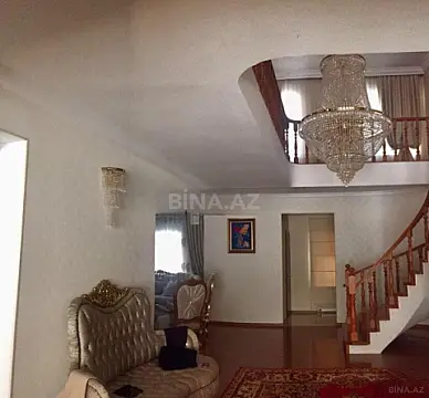 Satılır 8 otaqlı həyət evi 500 m²