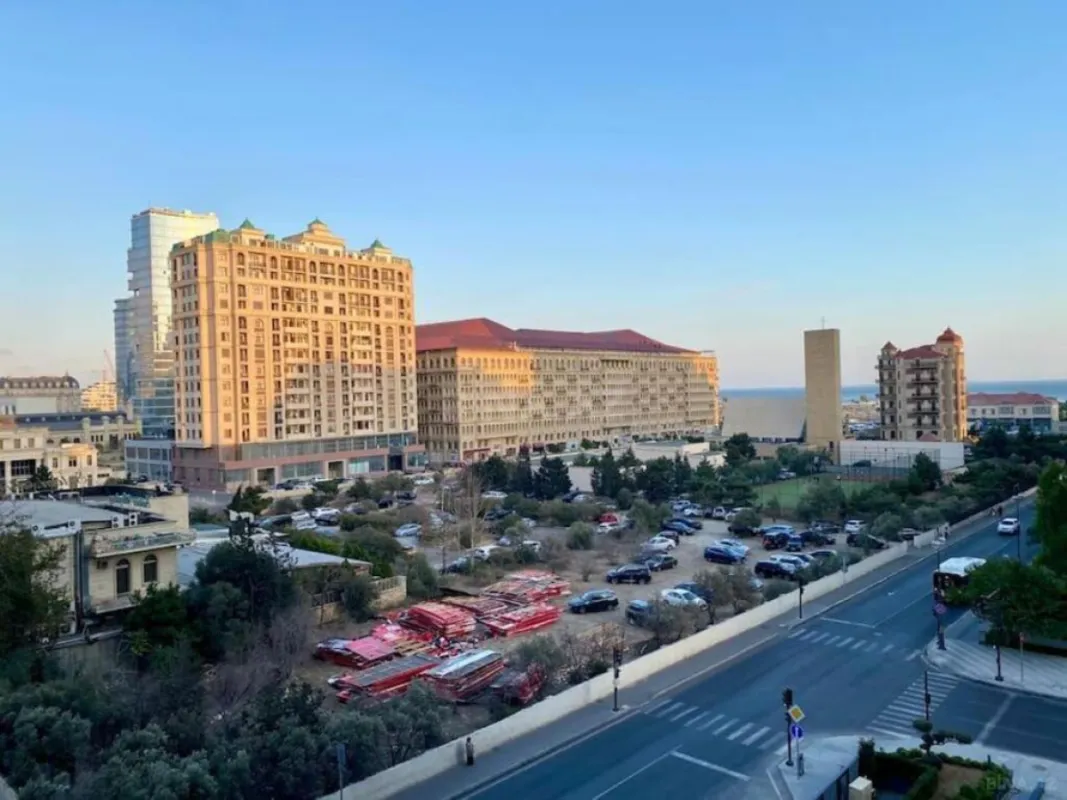 Satılır 1 otaqlı mənzil 76 m²