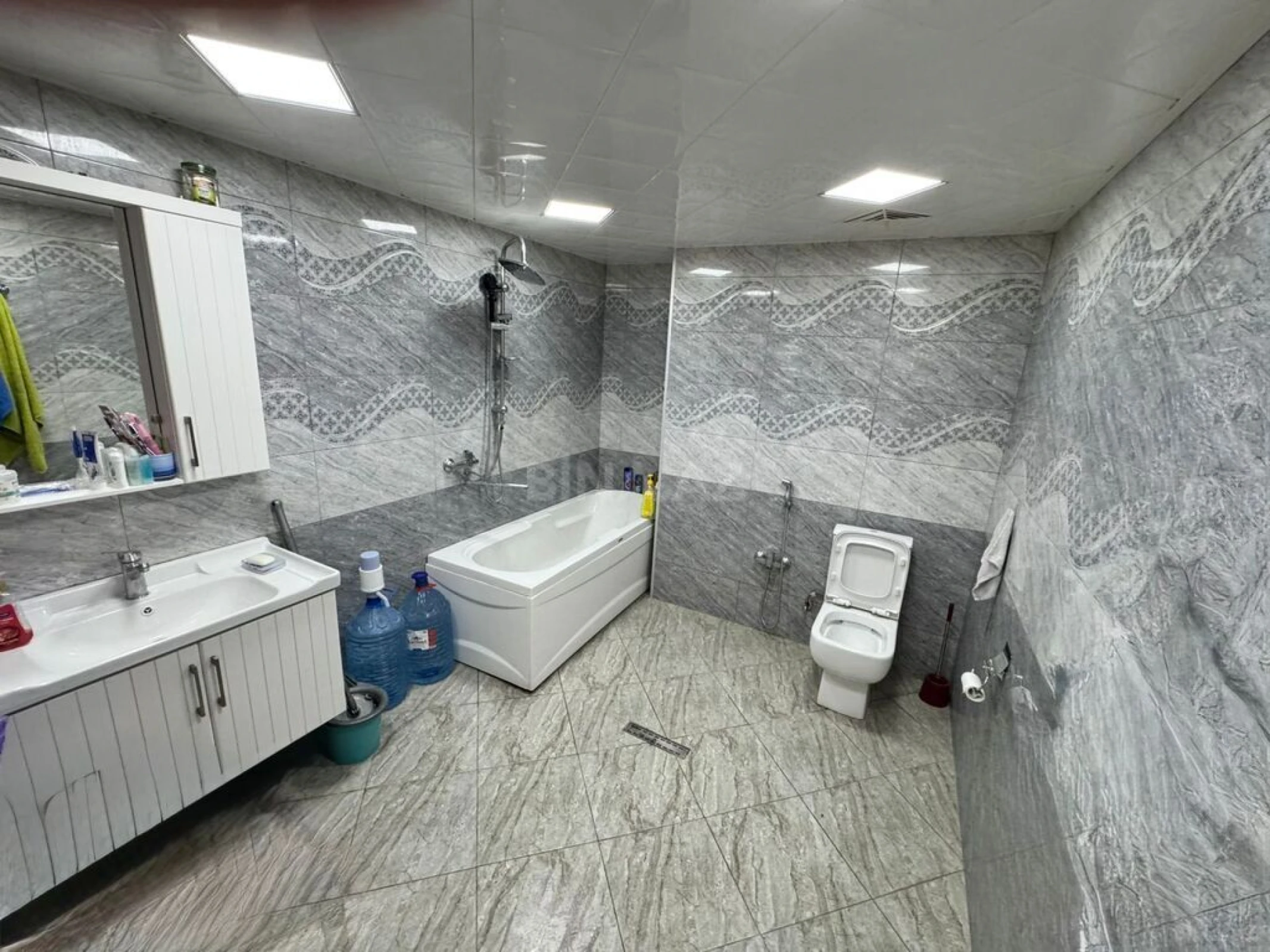 Satılır 2 otaqlı mənzil 105 m²