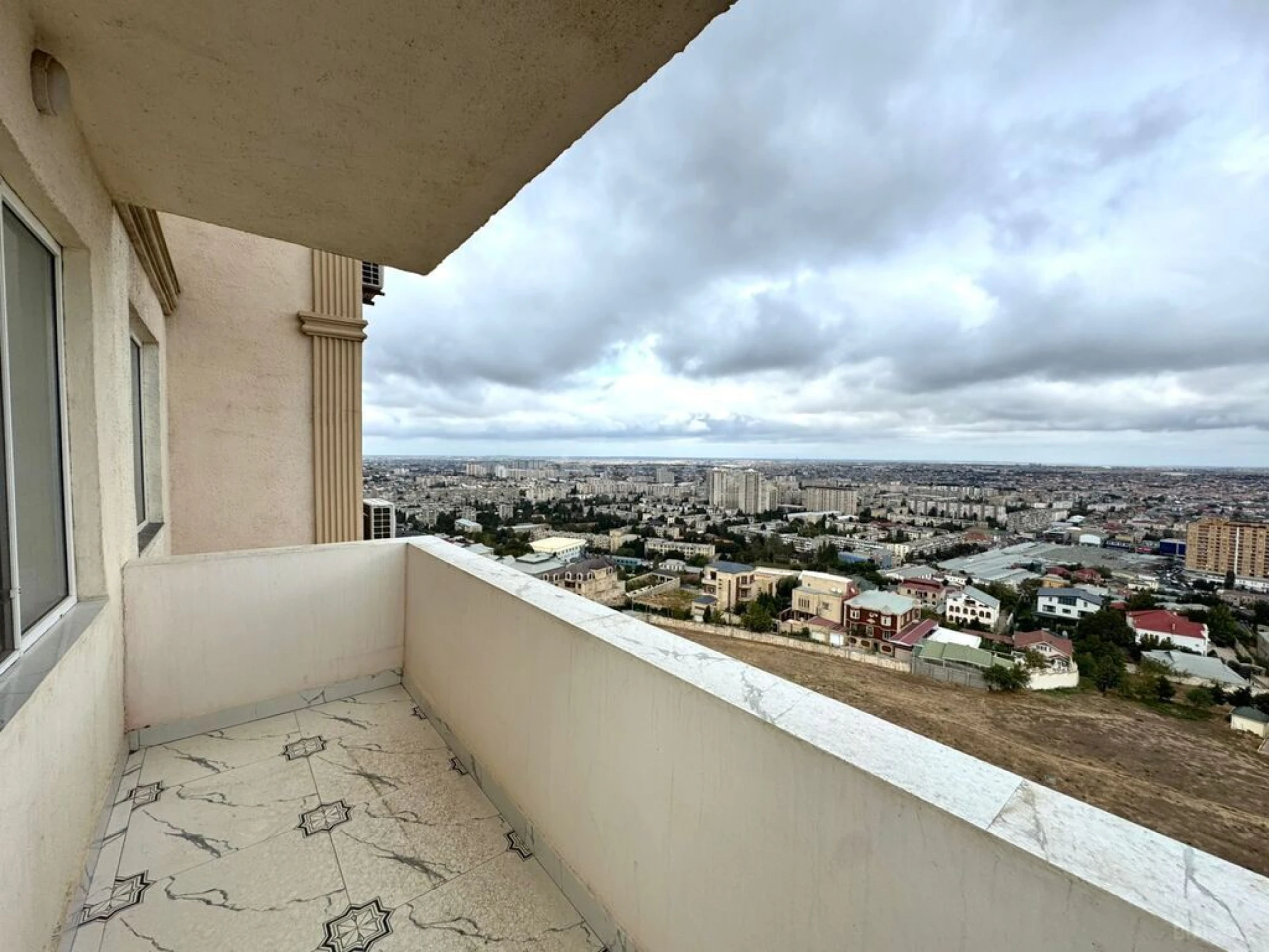 Satılır 2 otaqlı mənzil 105 m²