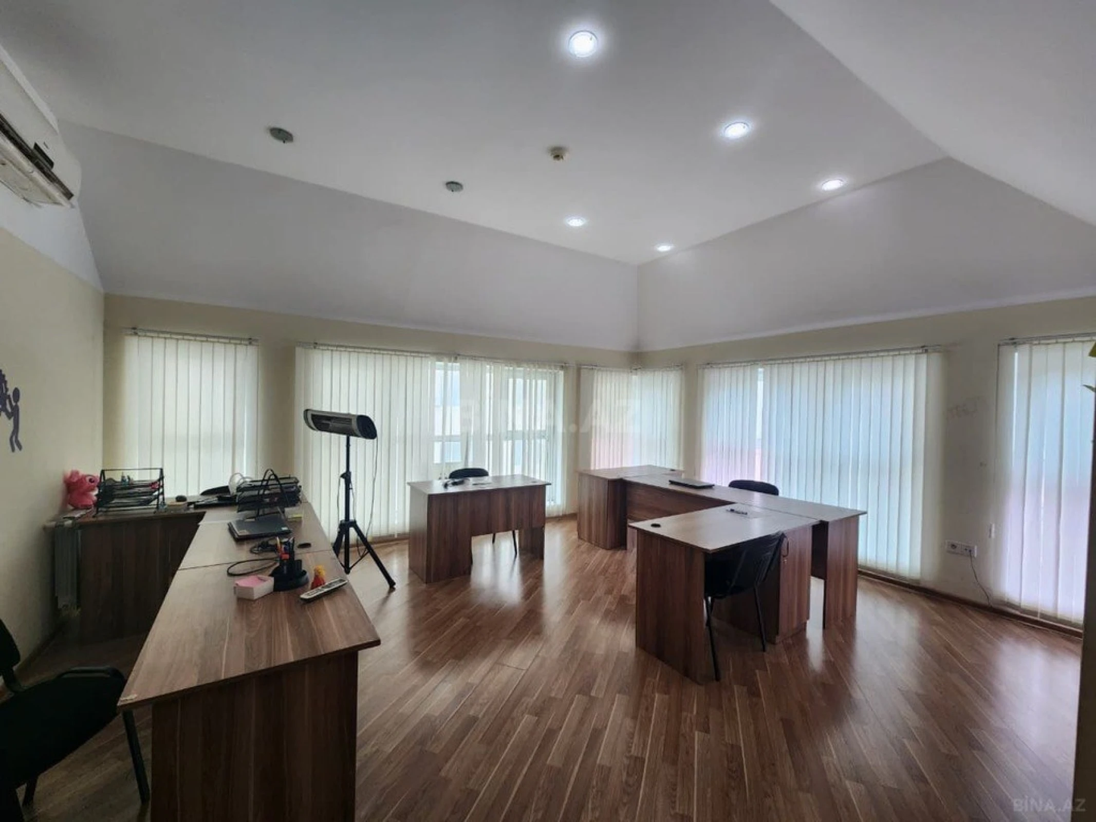 Kirayə verilir 7 otaqlı ofis 400 m²