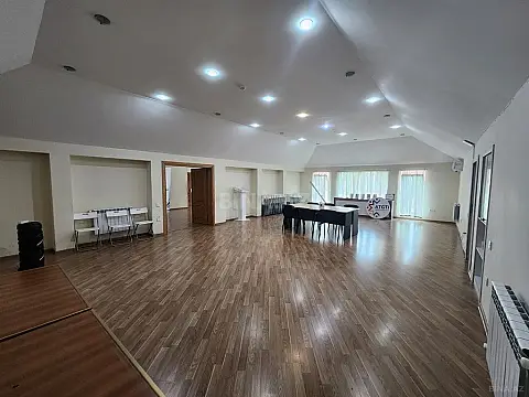 Kirayə verilir 7 otaqlı ofis 400 m²