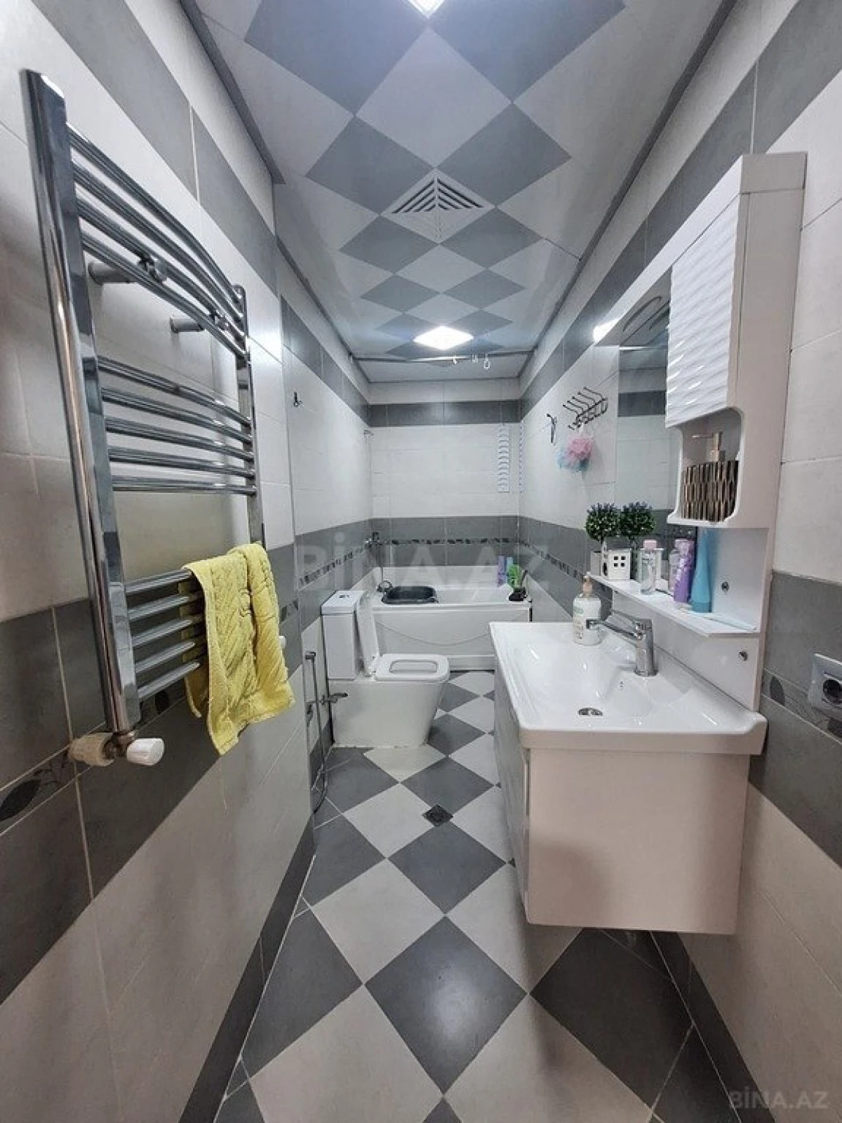 Satılır 3 otaqlı mənzil 82 m²