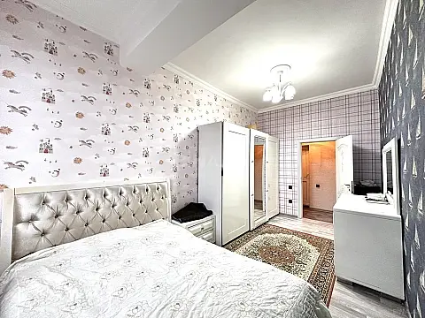 Satılır 4 otaqlı mənzil 120 m²