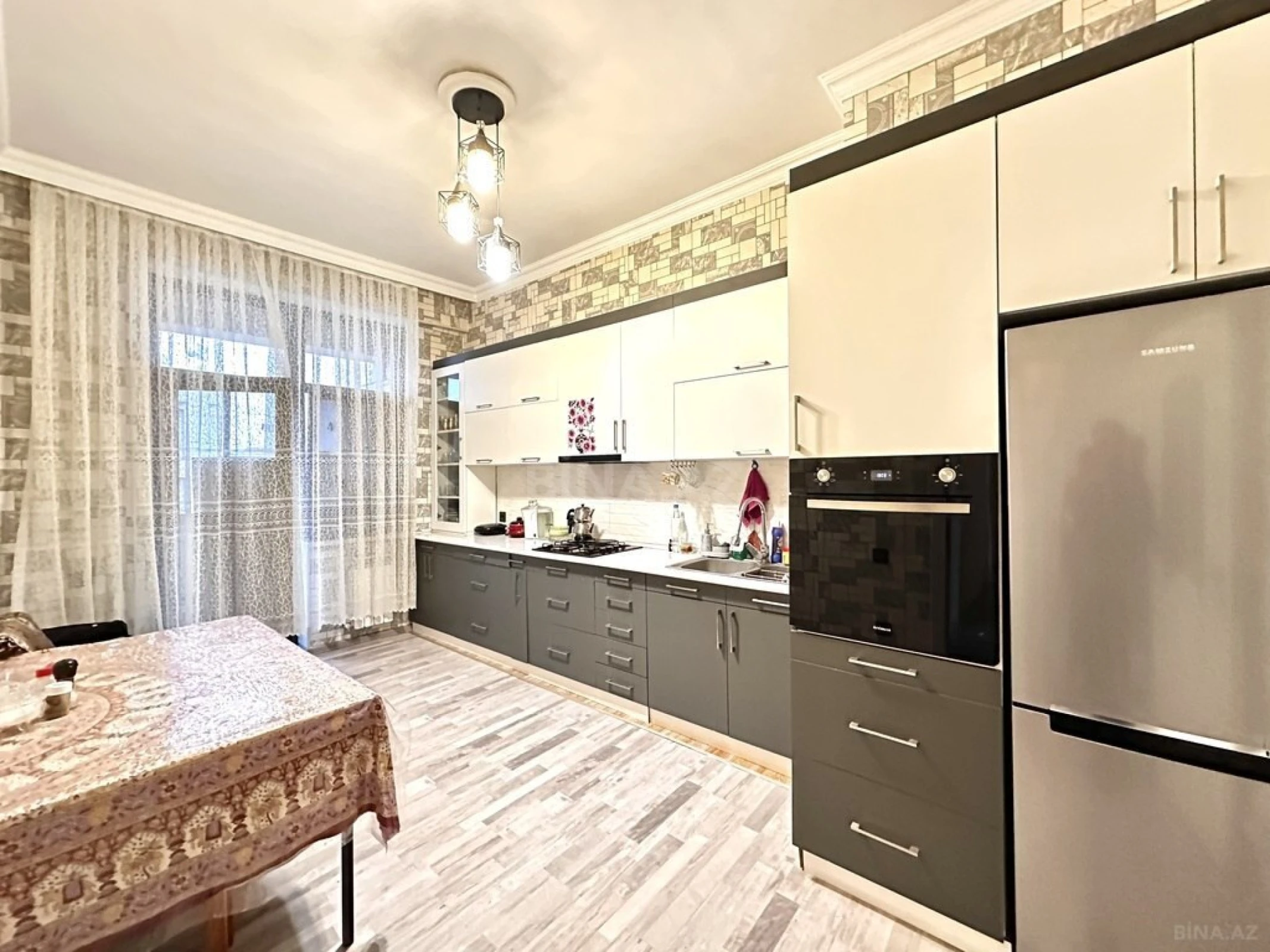 Satılır 4 otaqlı mənzil 120 m²