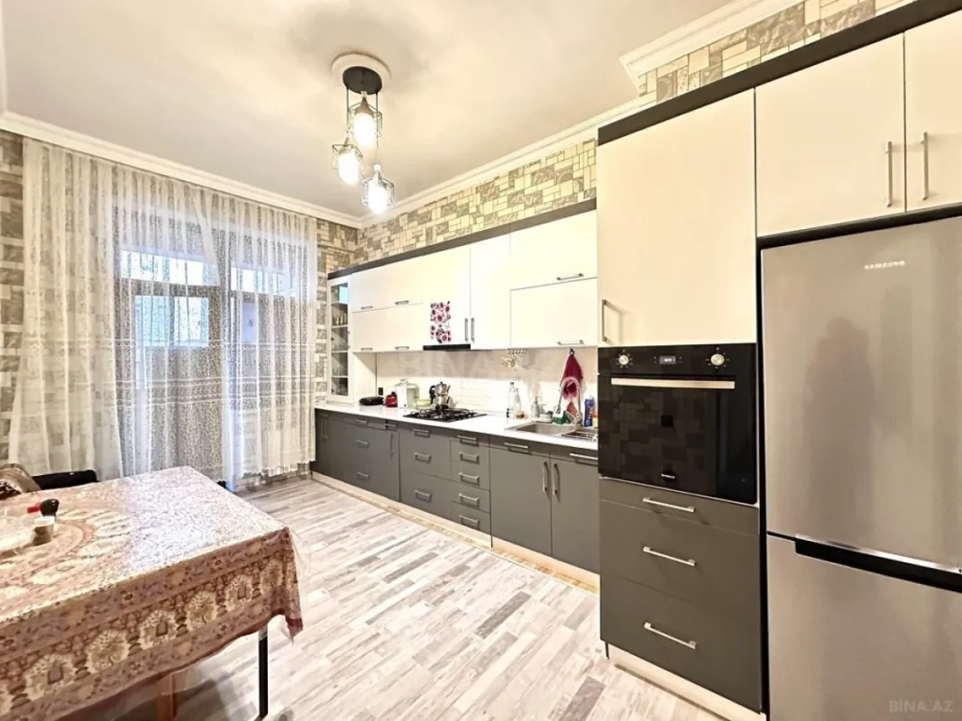 Satılır 4 otaqlı mənzil 120 m²