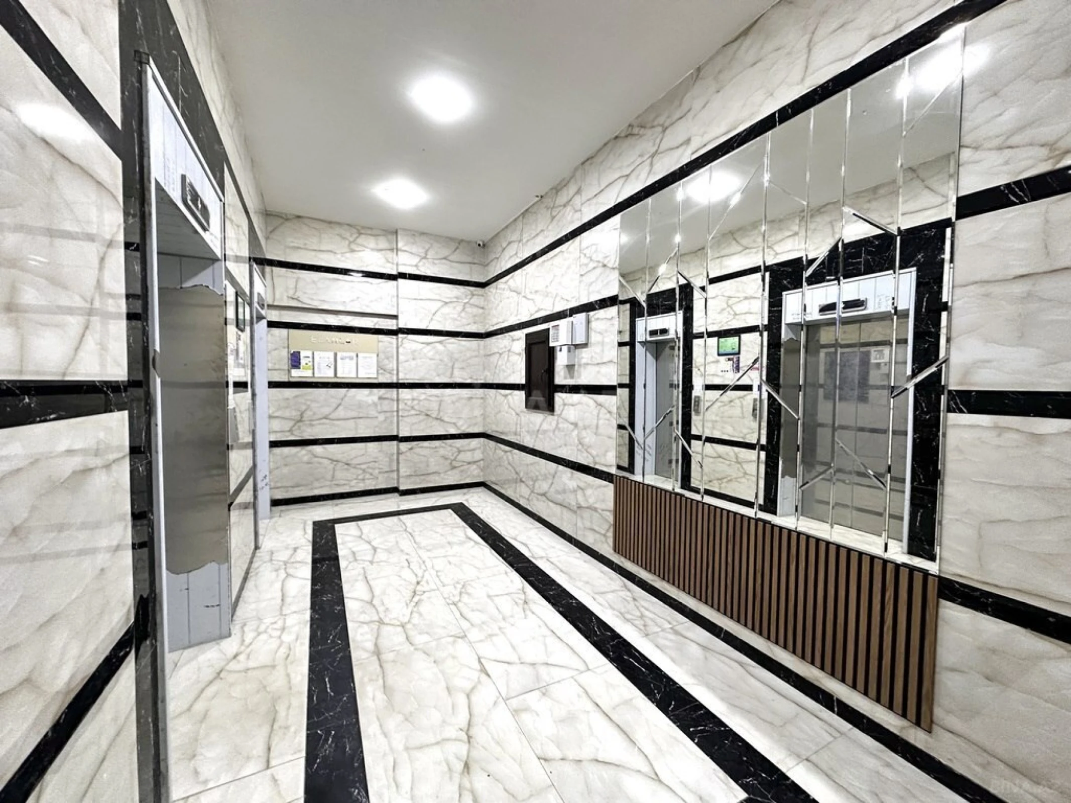 Satılır 4 otaqlı mənzil 120 m²