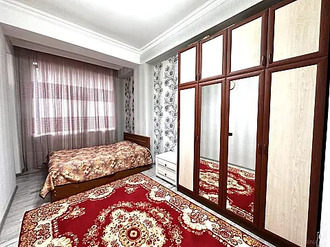 Satılır 4 otaqlı mənzil 120 m²