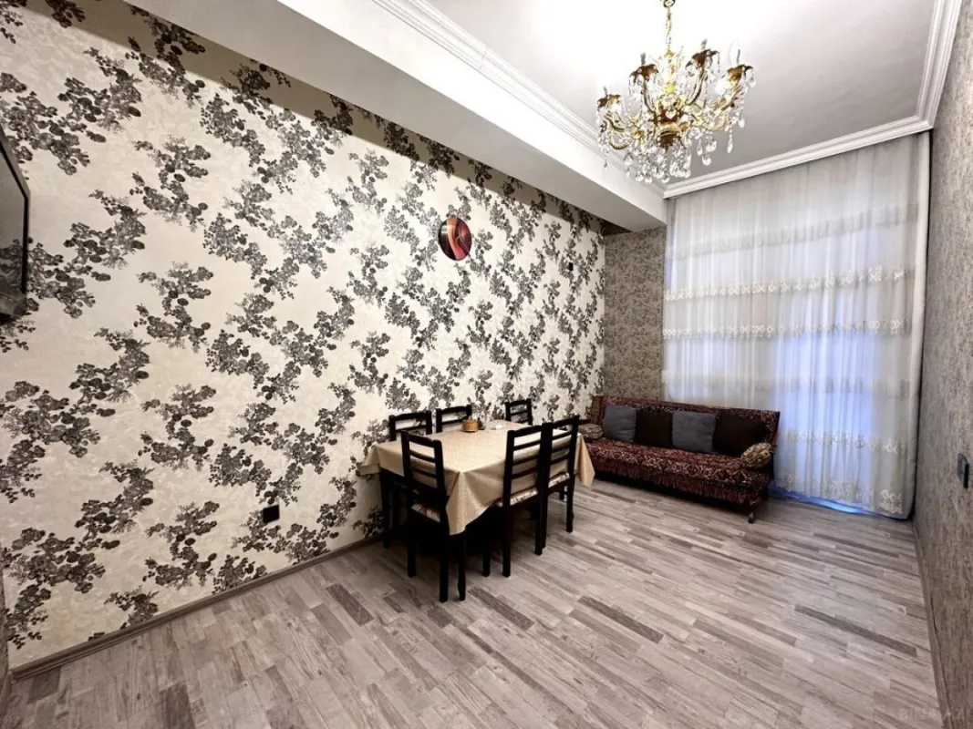 Satılır 4 otaqlı mənzil 120 m²