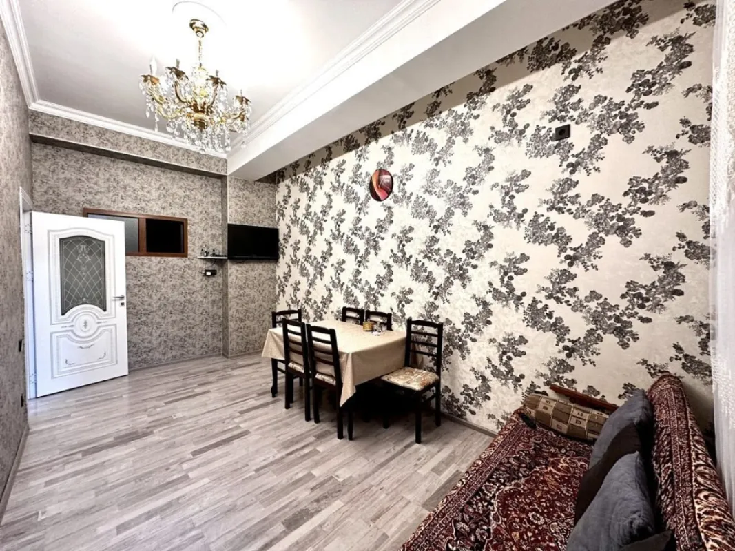Satılır 4 otaqlı mənzil 120 m²