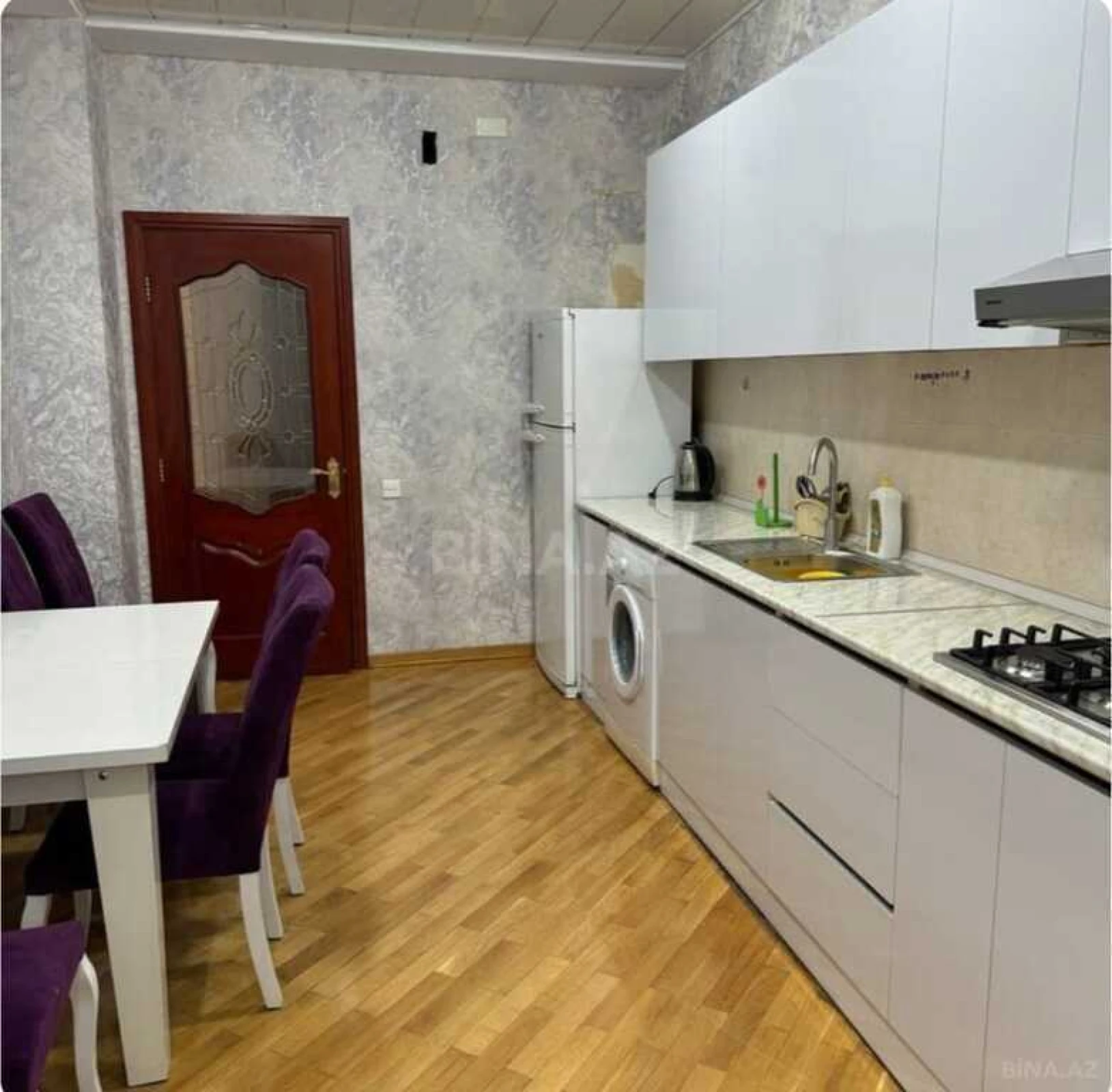 Satılır 4 otaqlı mənzil 140 m²