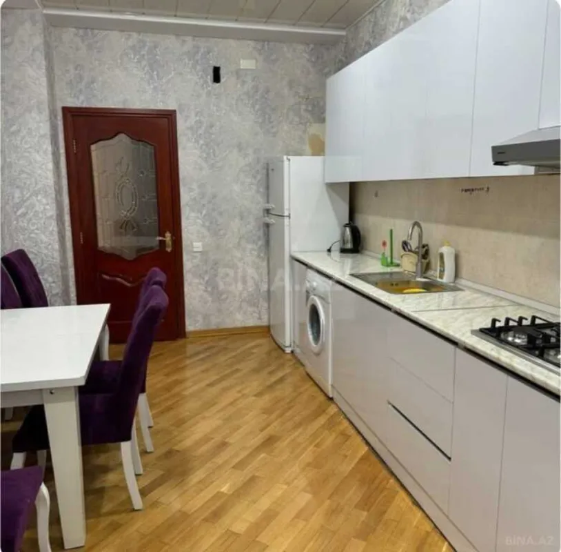 Satılır 4 otaqlı mənzil 140 m²