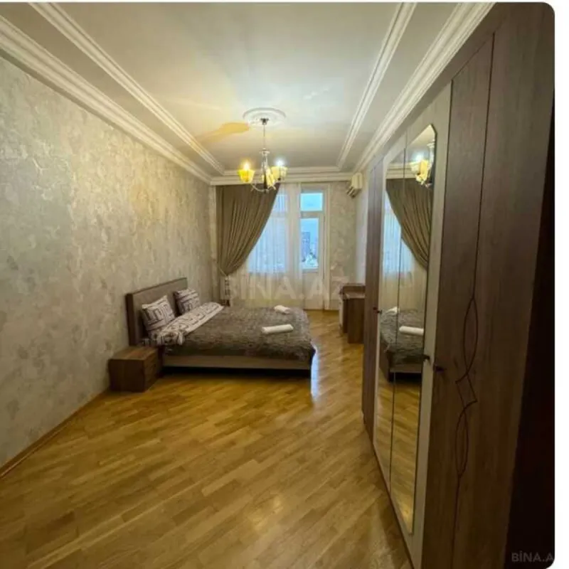 Satılır 4 otaqlı mənzil 140 m²