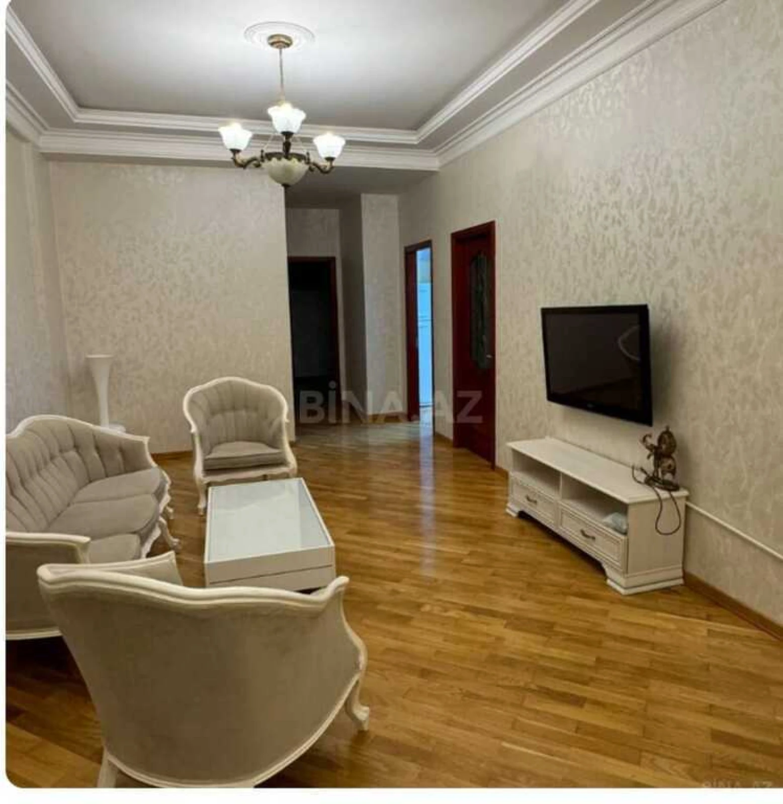 Satılır 4 otaqlı mənzil 140 m²