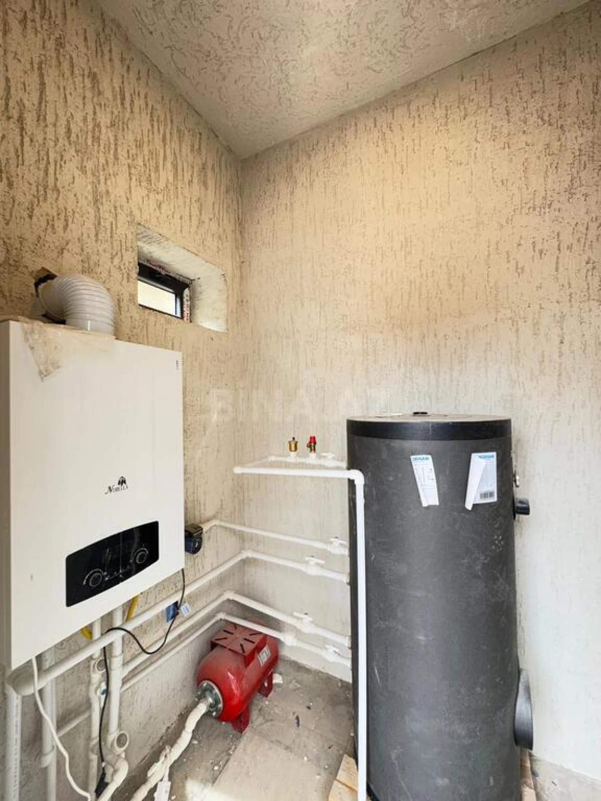 Satılır 5 otaqlı həyət evi 240 m²