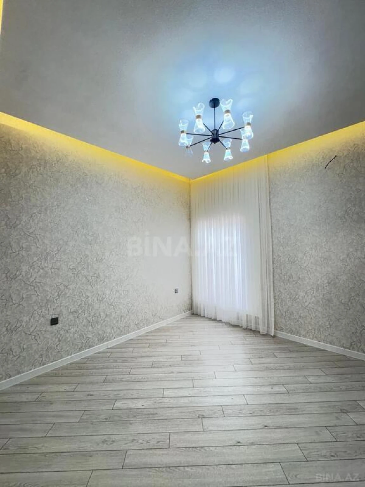 Satılır 5 otaqlı həyət evi 240 m²