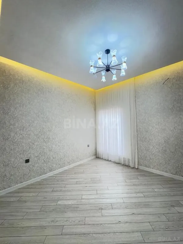 Satılır 5 otaqlı həyət evi 240 m²