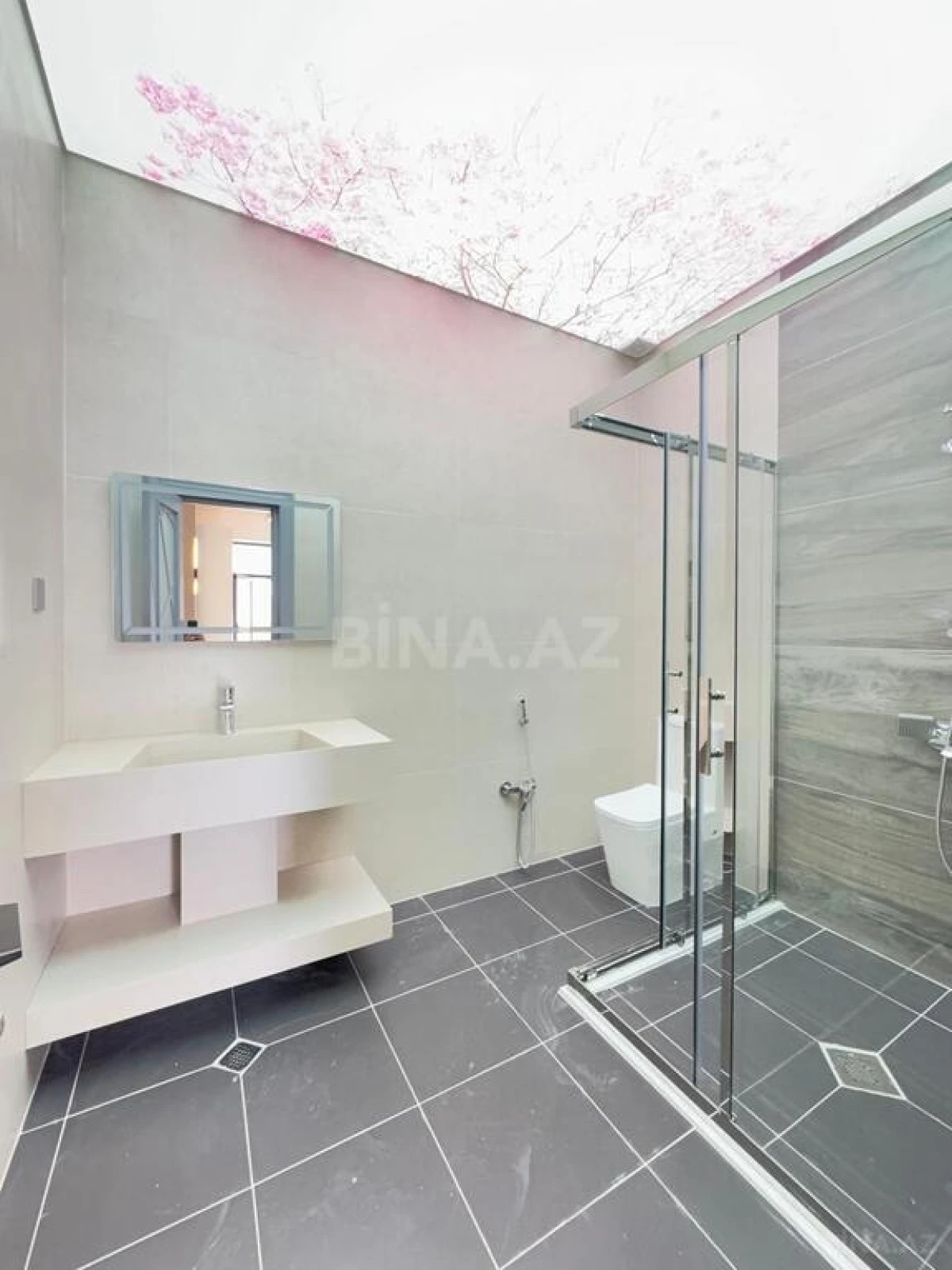 Satılır 5 otaqlı həyət evi 240 m²