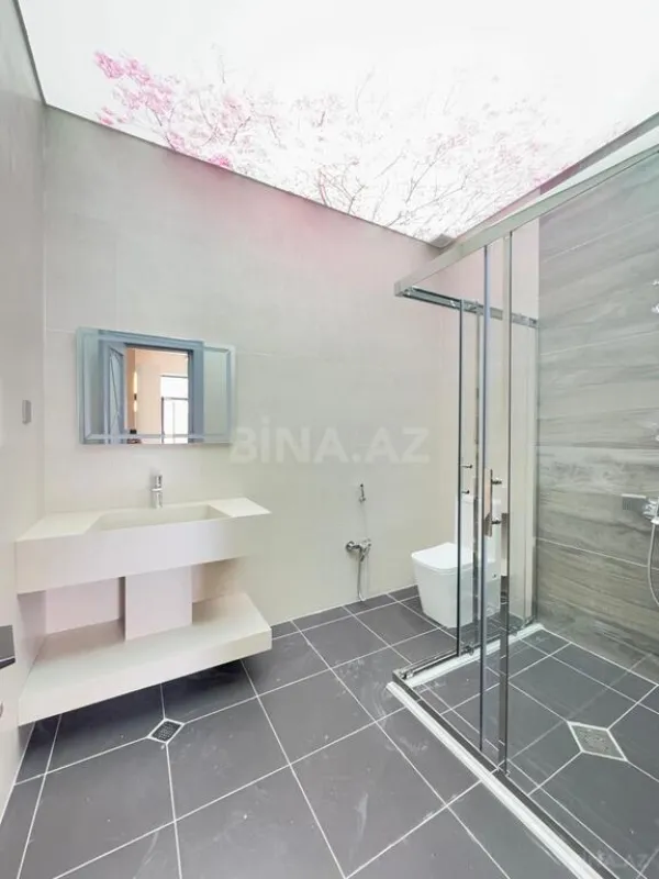 Satılır 5 otaqlı həyət evi 240 m²