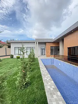 Satılır 5 otaqlı həyət evi 240 m²