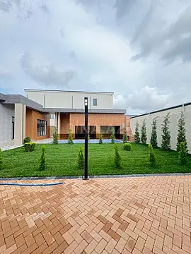 Satılır 5 otaqlı həyət evi 240 m²