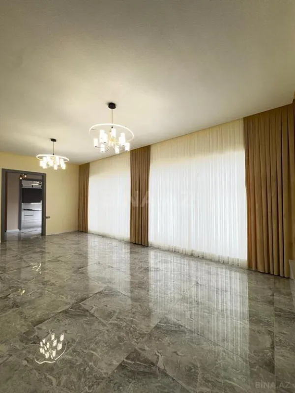 Satılır 5 otaqlı həyət evi 240 m²