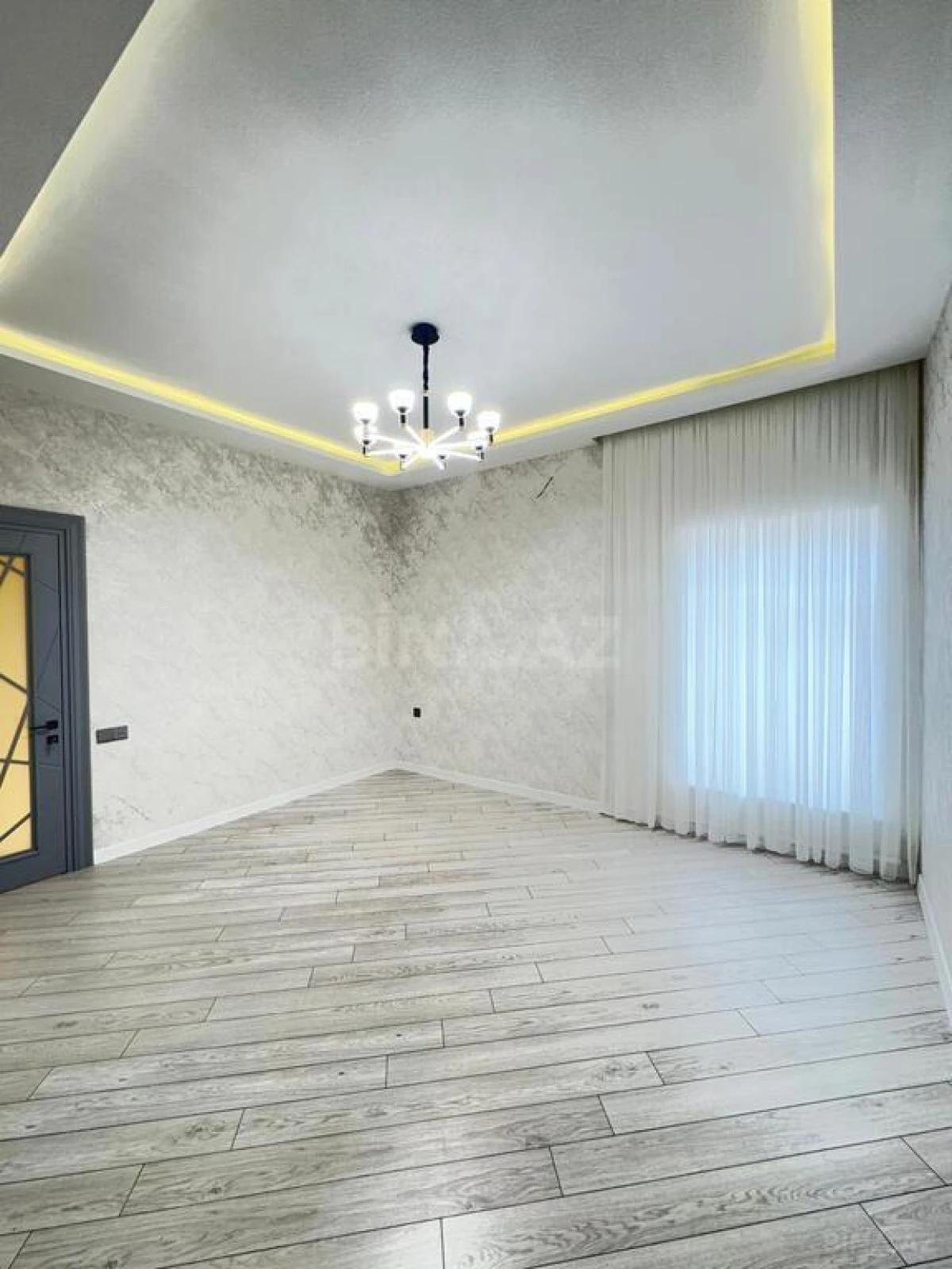 Satılır 5 otaqlı həyət evi 240 m²