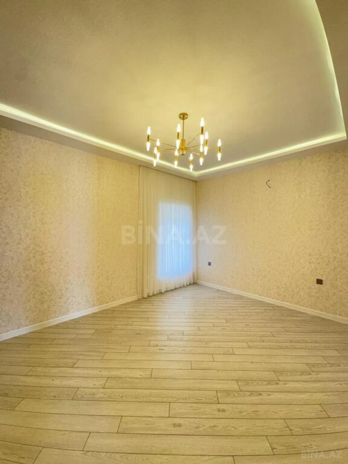 Satılır 5 otaqlı həyət evi 240 m²