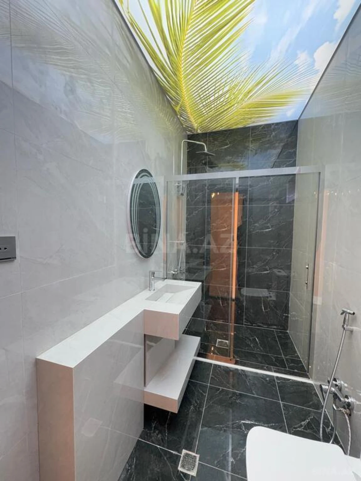 Satılır 5 otaqlı həyət evi 240 m²